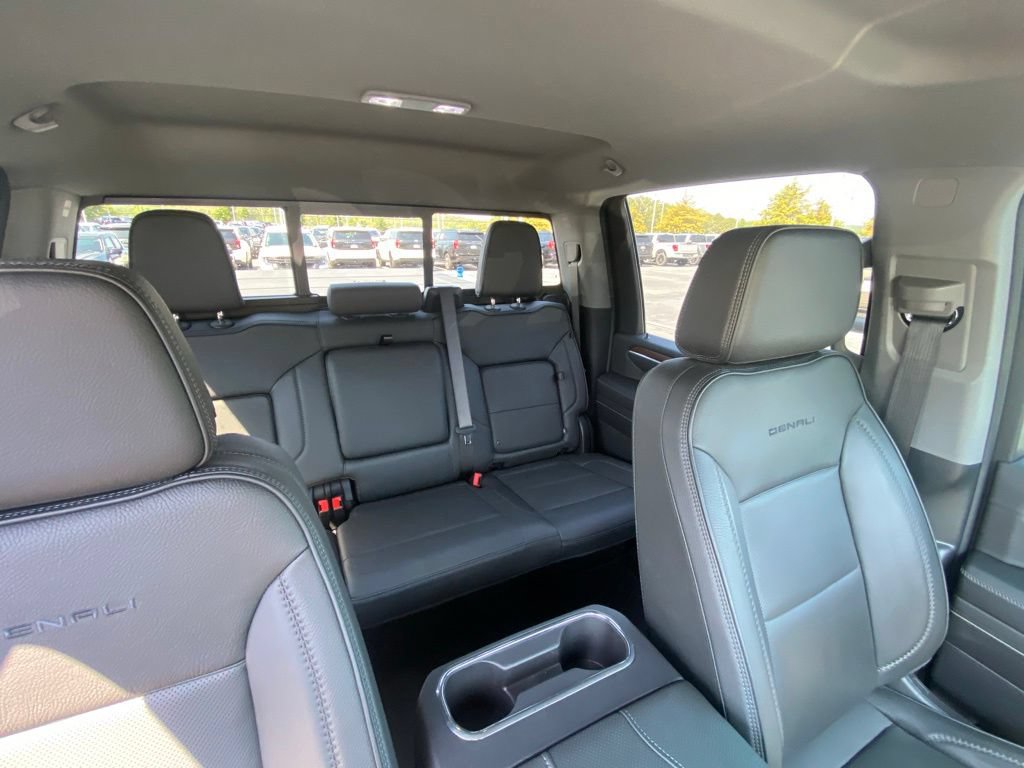 Used 2025 GMC Sierra 2500 Denali w/ Technology Package AWD/4WD image 31