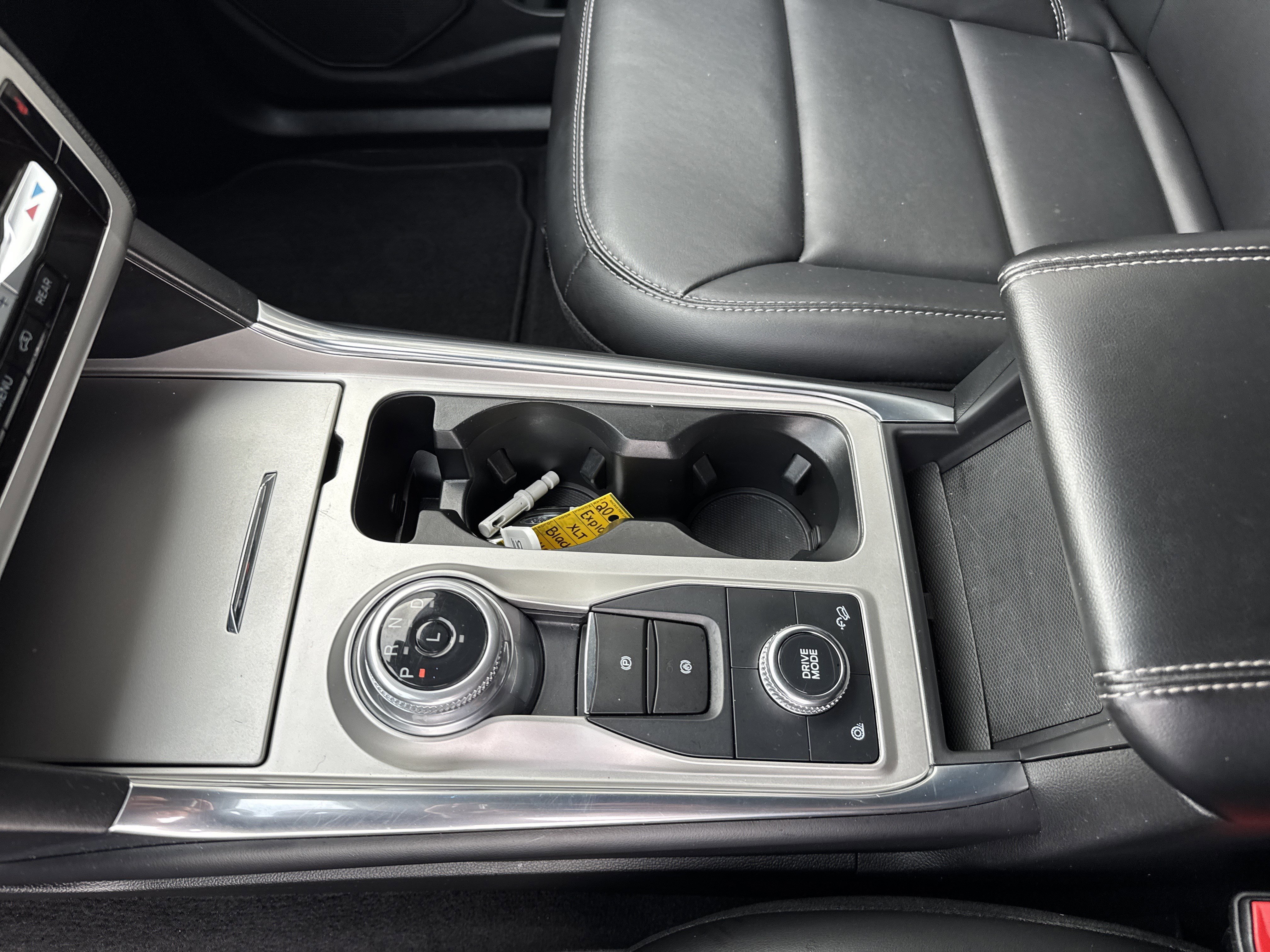 Certified 2022 Ford Explorer XLT w/ Equipment Group 202A image 40