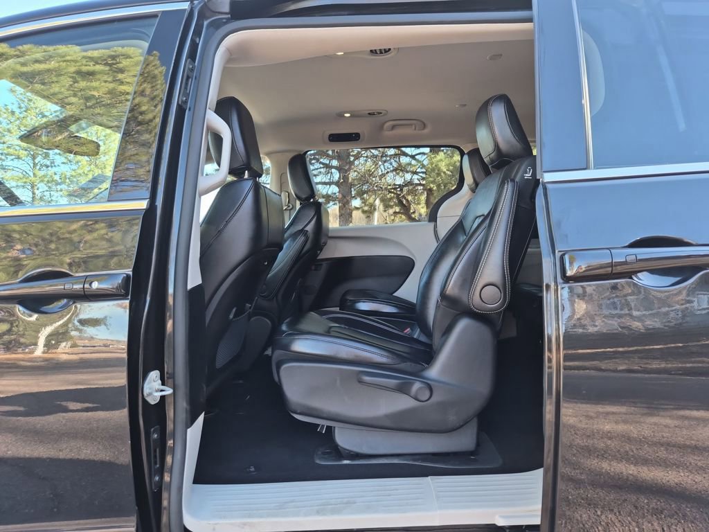 Used 2024 Chrysler Pacifica Select image 19