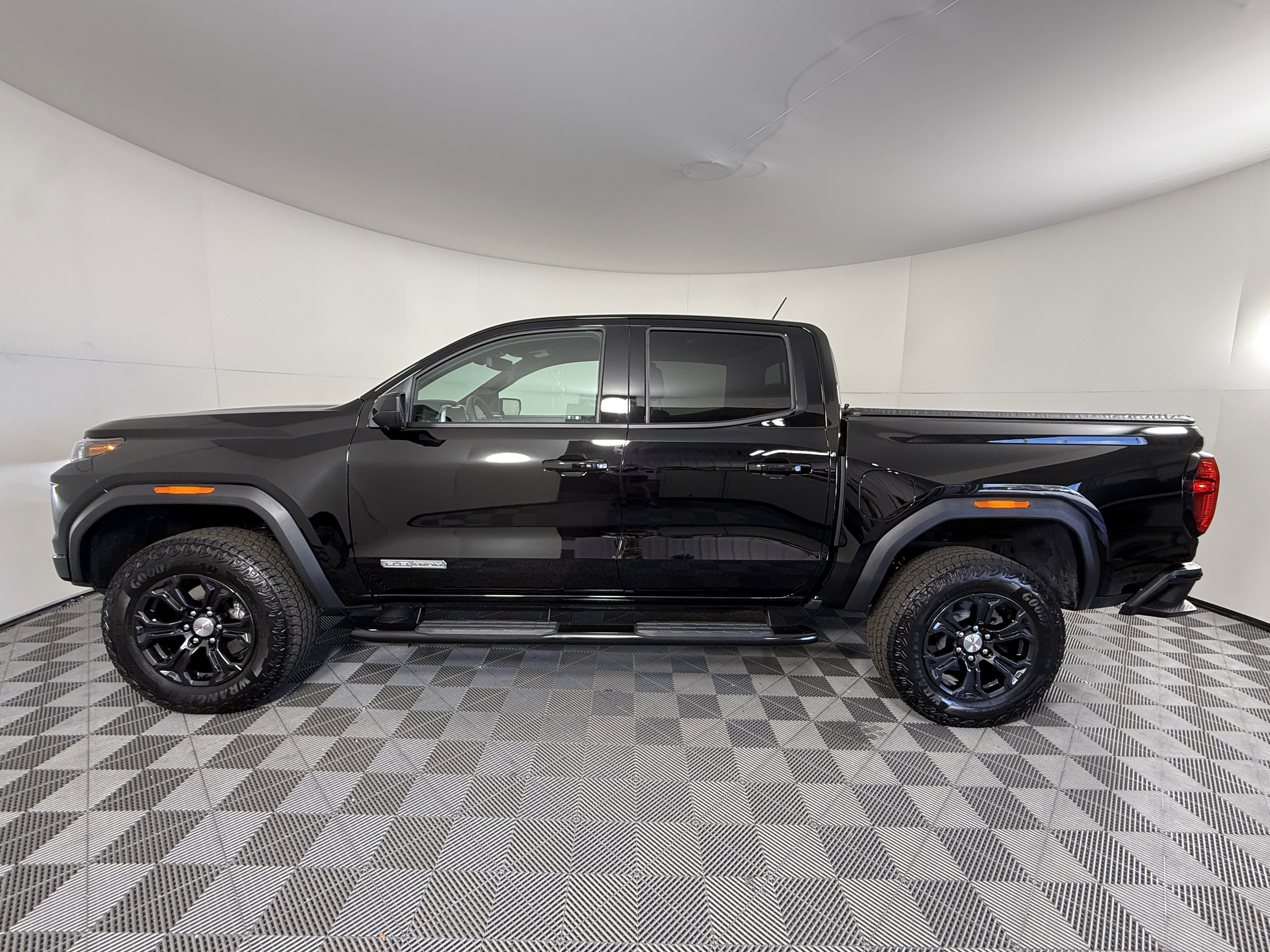 Used 2024 GMC Canyon Elevation w/ Convenience Package image 5