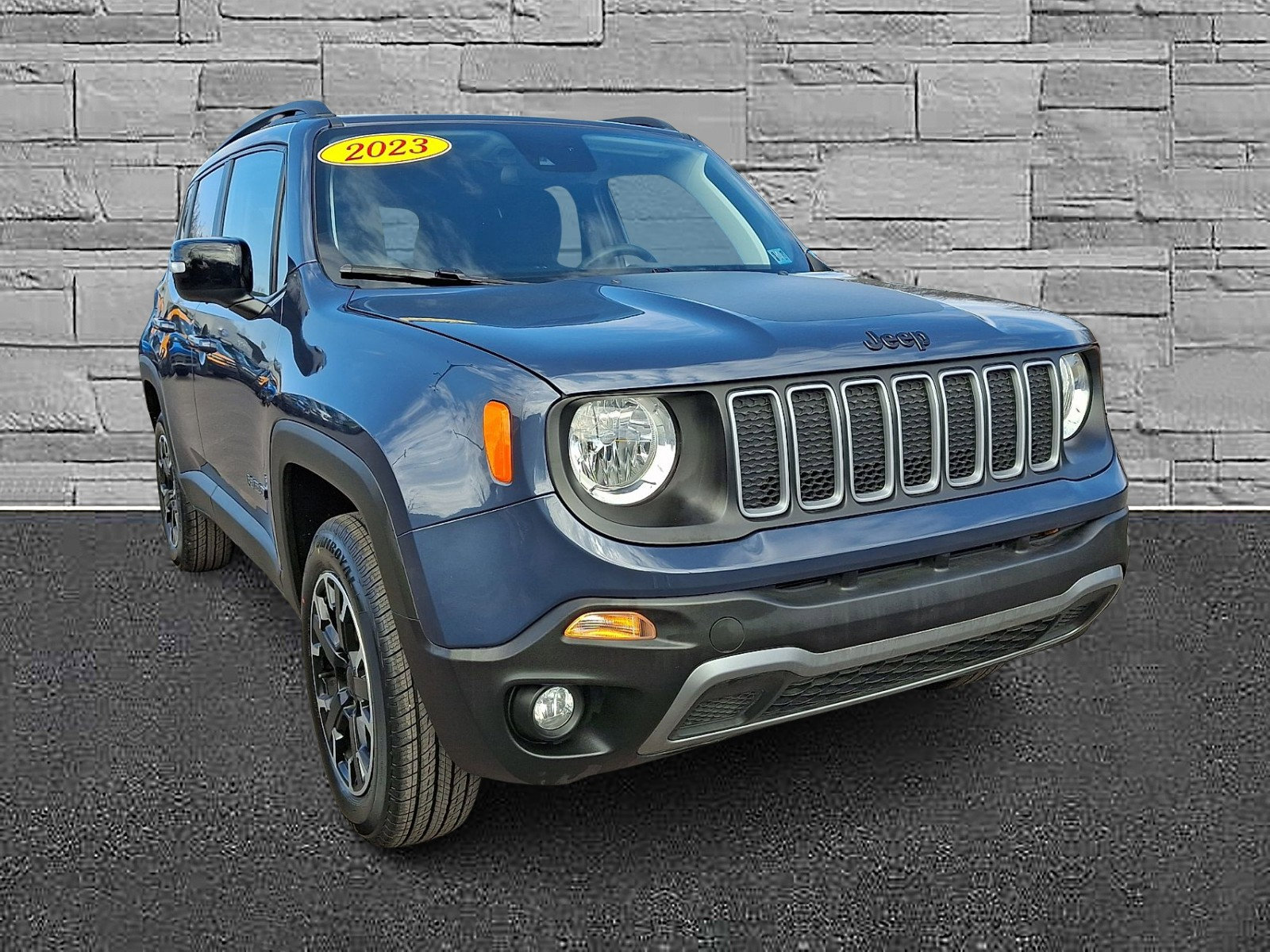 Used 2023 Jeep Renegade Latitude image 2