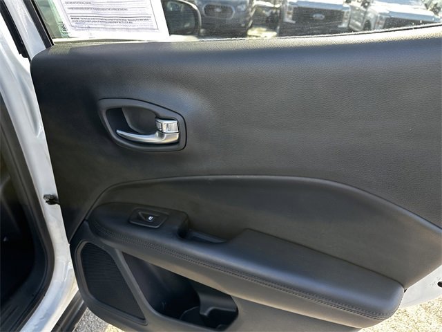 Used 2020 Jeep Compass Latitude image 39