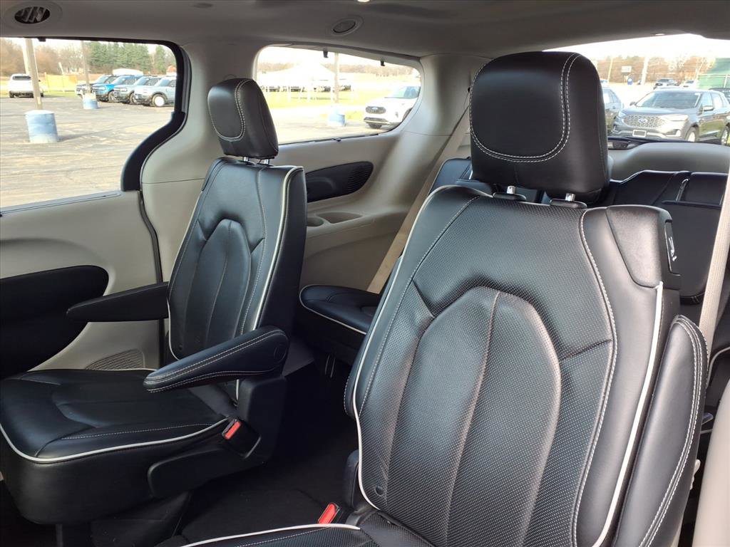 Used 2023 Chrysler Pacifica Limited FWD image 20