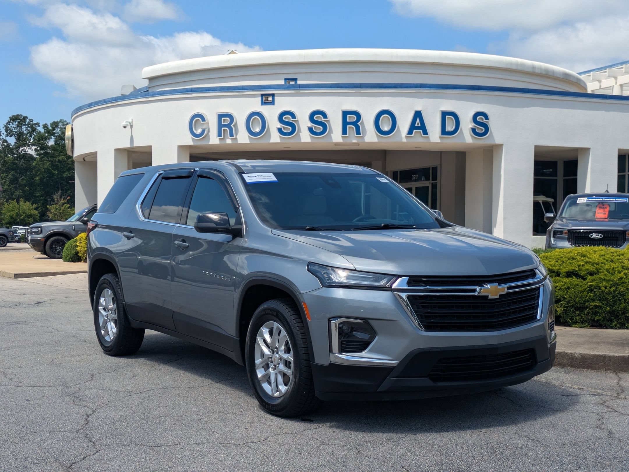 Used 2023 Chevrolet Traverse LS