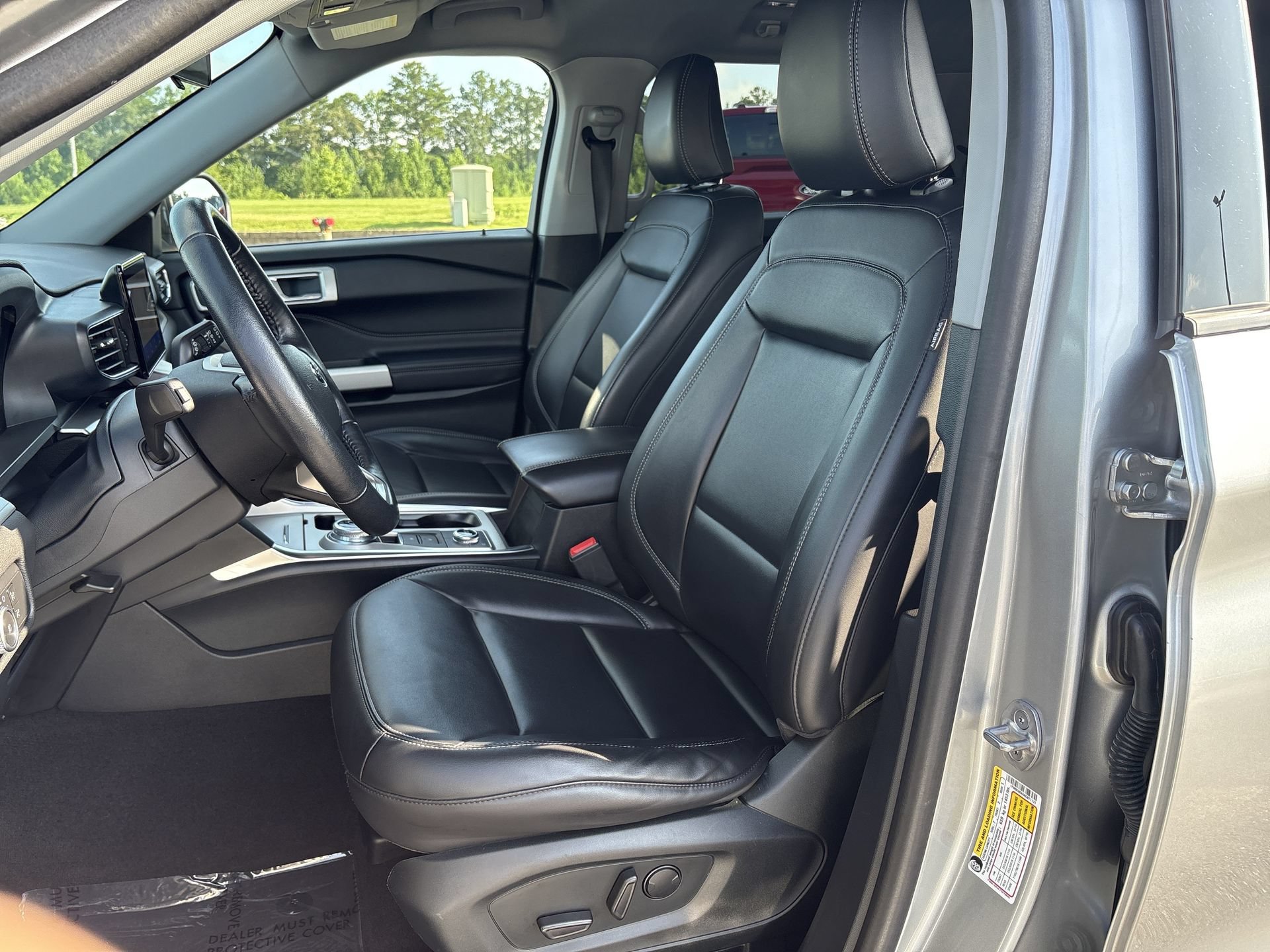 Certified 2022 Ford Explorer XLT w/ Equipment Group 202A AWD/4WD image 15