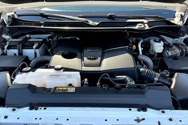 Used 2025 Toyota Tundra SR5 AWD/4WD image 9