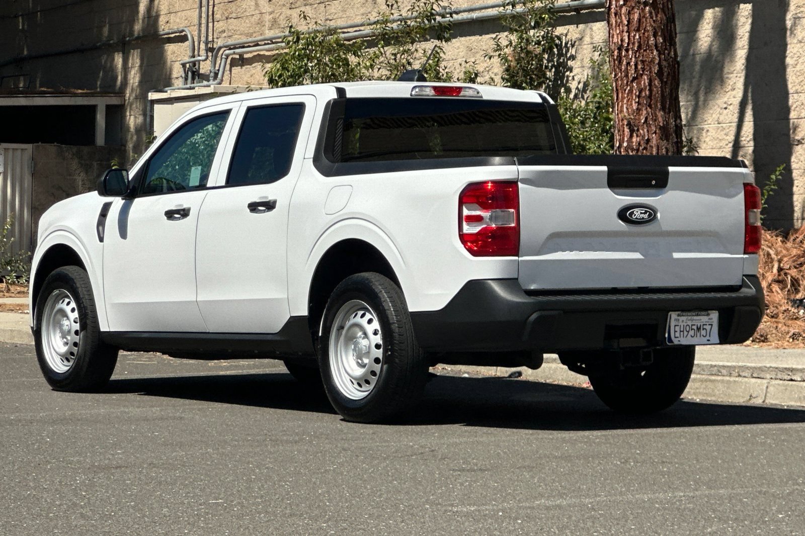 Certified 2025 Ford Maverick XL FWD image 5