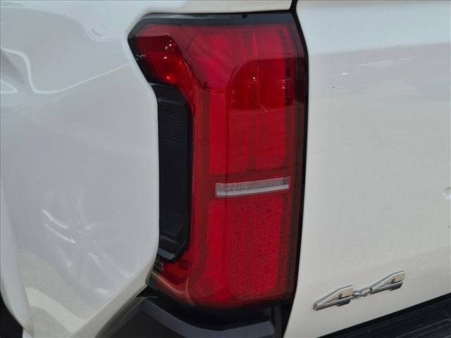 Used 2025 Toyota Tacoma SR AWD/4WD image 11