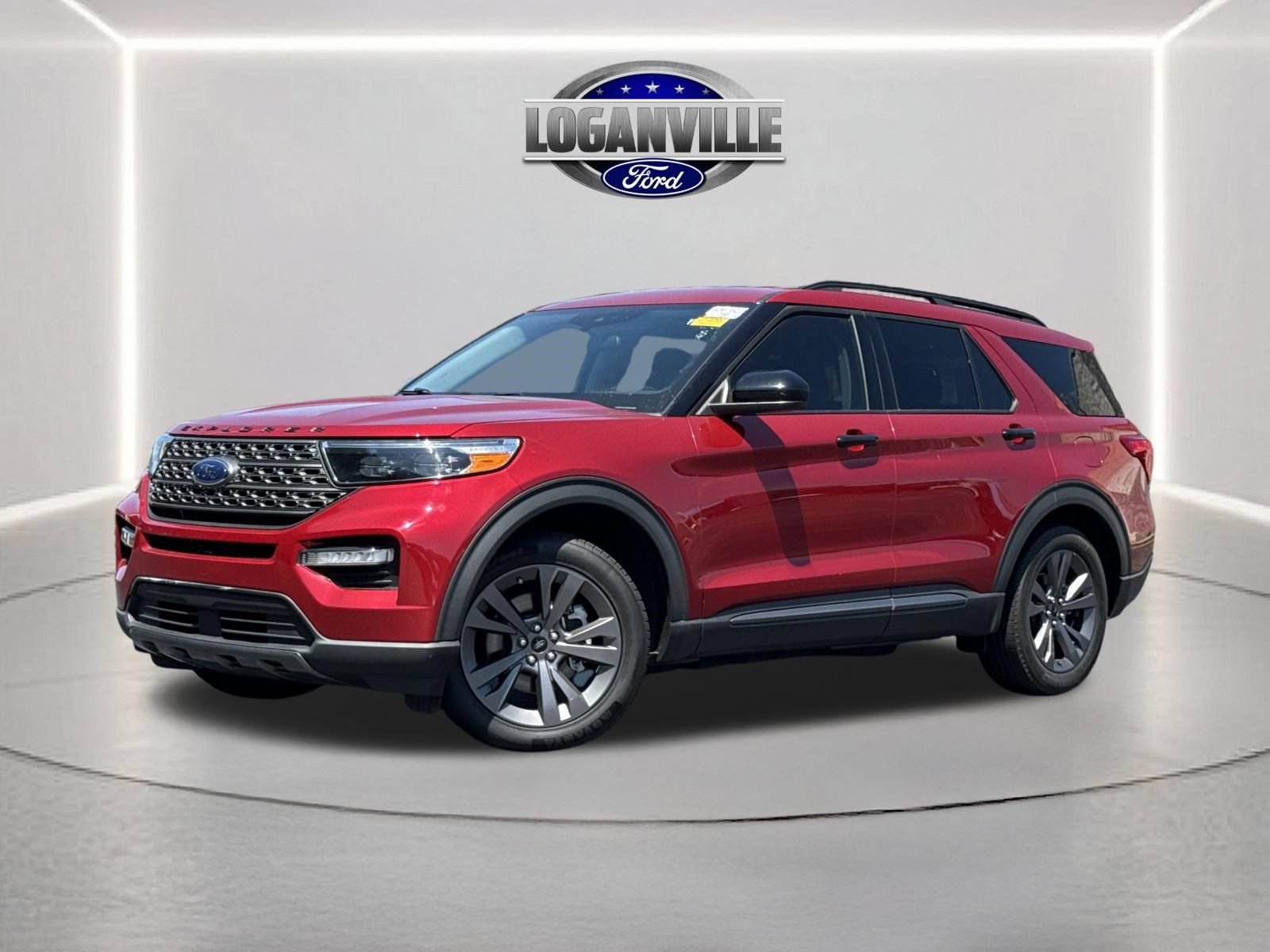 Certified 2024 Ford Explorer XLT w/ Equipment Group 202A RWD image 1