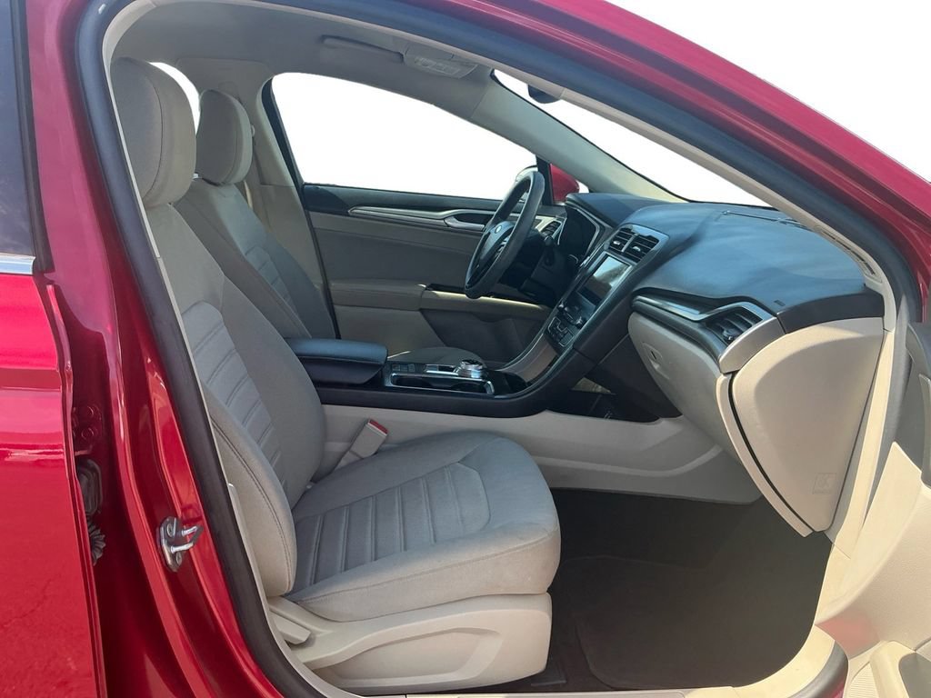 Certified 2020 Ford Fusion SE FWD image 22