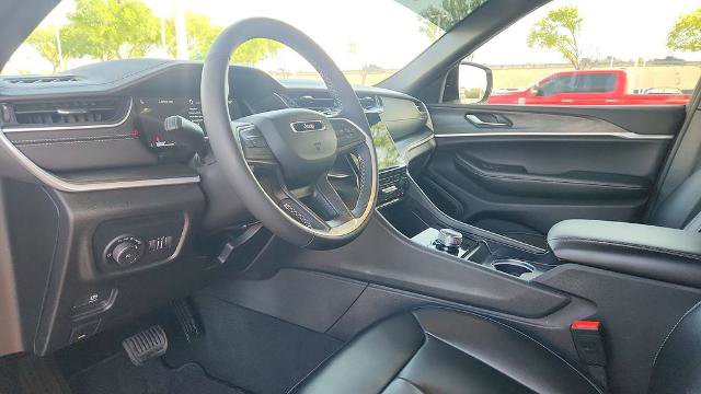 Used 2025 Jeep Grand Cherokee Limited image 9