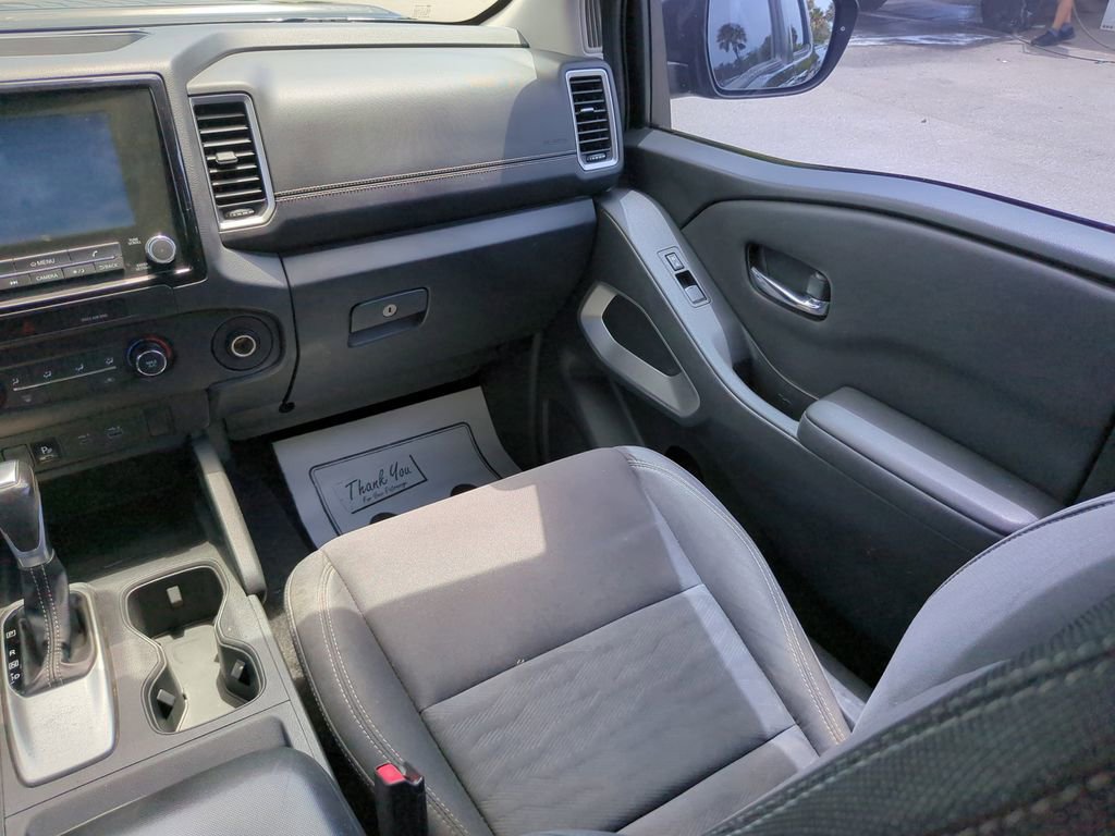 Used 2022 Nissan Frontier SV w/ Technology Package RWD image 16