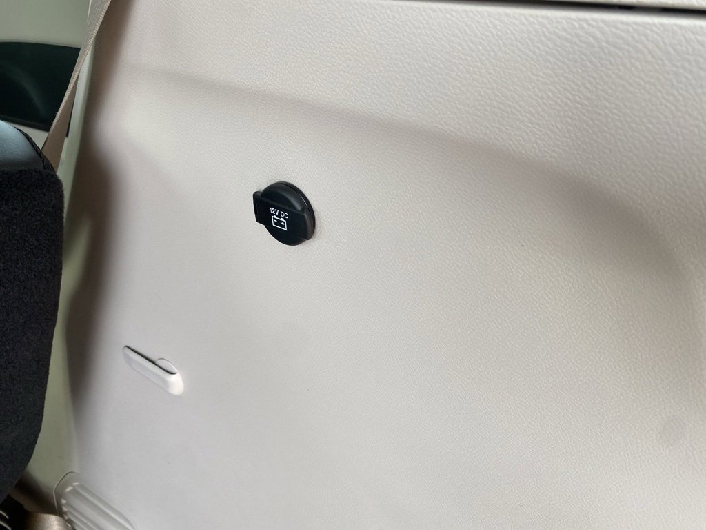 Used 2024 Chrysler Pacifica Touring-L image 13