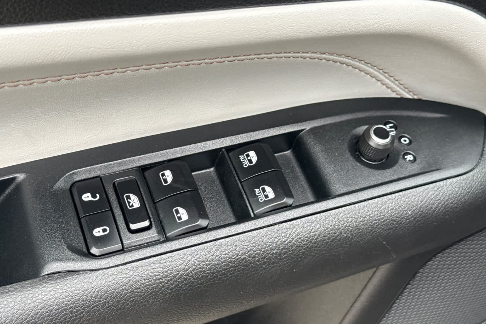 Used 2025 Jeep Compass Limited AWD/4WD image 13