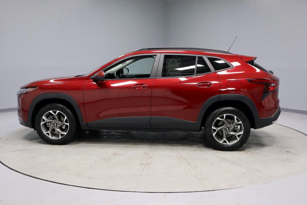 Used 2024 Chevrolet Trax LT w/ Driver Confidence Package image 2