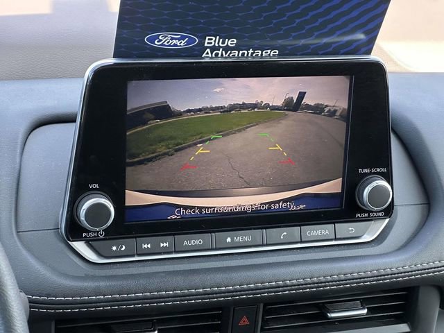 Used 2023 Nissan Rogue S AWD/4WD image 16