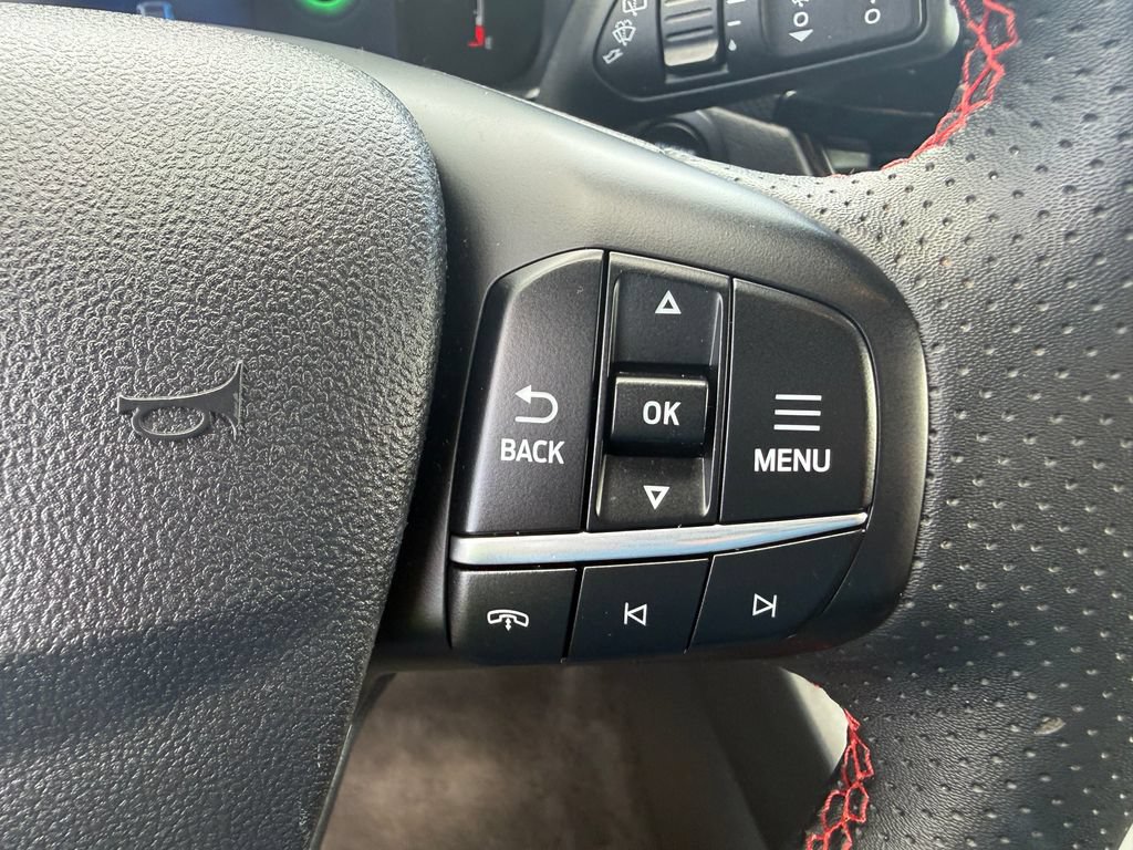 Certified 2025 Ford Escape ST-Line Select AWD/4WD image 24