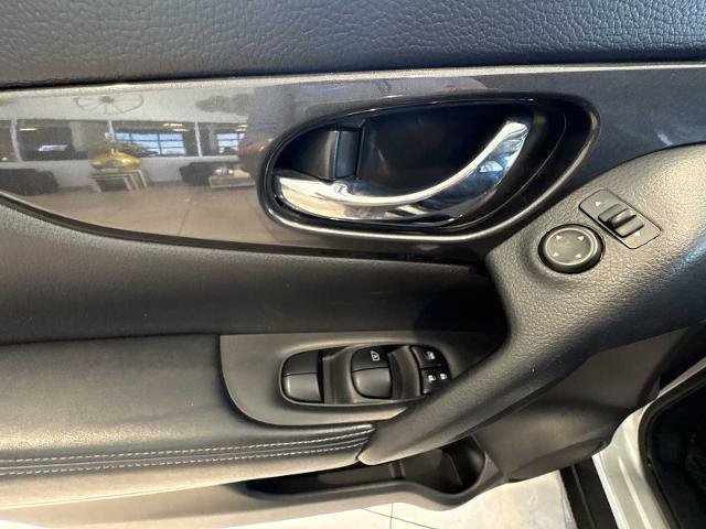 Used 2020 Nissan Rogue SV image 21