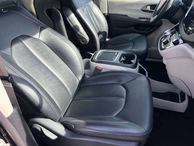 Used 2024 Chrysler Pacifica Touring-L image 22
