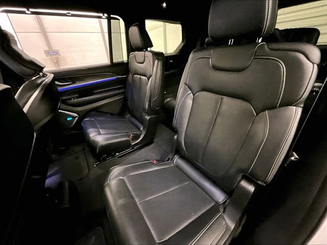 Used 2021 Jeep Grand Cherokee L Overland w/ Luxury Tech Group IV AWD/4WD image 25