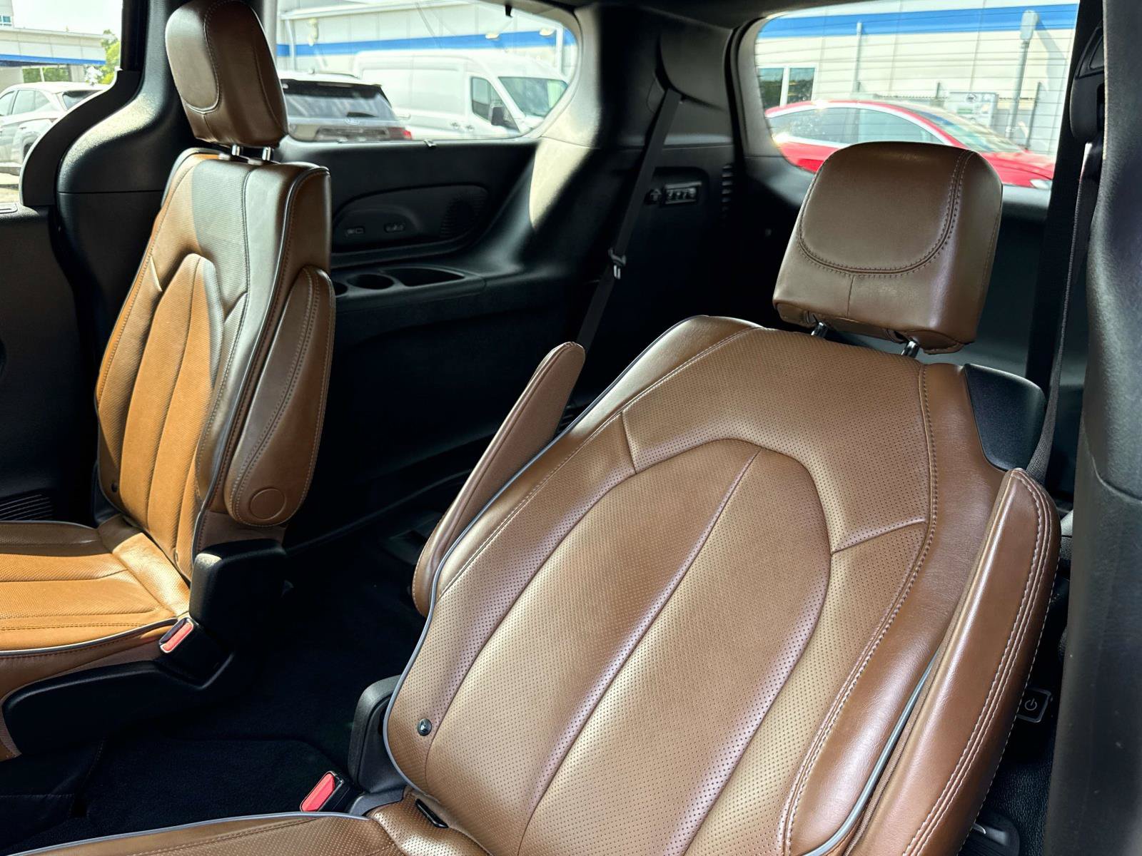Used 2020 Chrysler Pacifica Limited w/ Advanced Safetytec Group FWD image 27