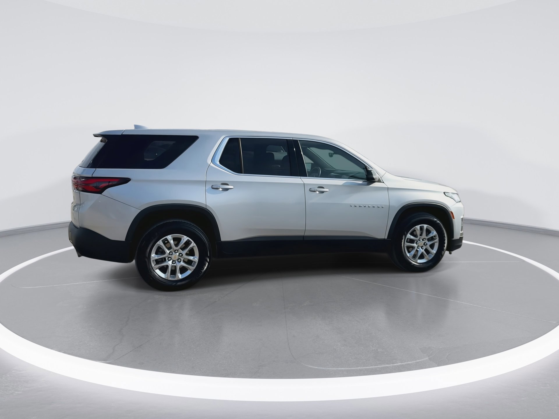 Used 2022 Chevrolet Traverse LS w/ LPO, Cargo Package image 4
