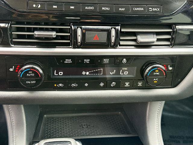 Used 2023 Nissan Pathfinder SL w/ Black Appearance Package AWD/4WD image 14