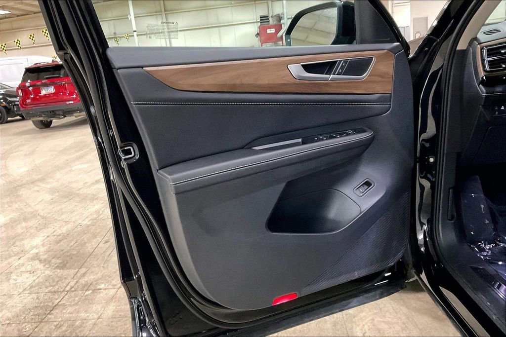 Used 2025 Volkswagen Atlas SE image 21