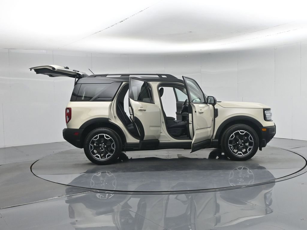 Certified 2025 Ford Bronco Sport Outer Banks w/ Outer Banks Tech Package+ AWD/4WD image 5