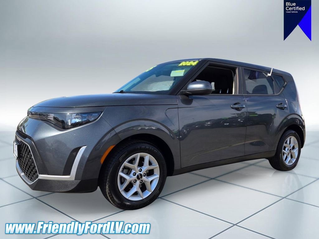 Used 2024 Kia Soul LX w/ Option Group 015 FWD image 3