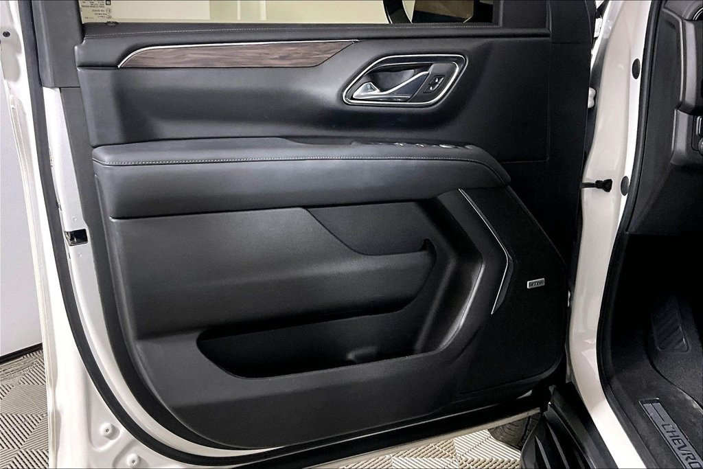 Used 2023 Chevrolet Tahoe LT w/ Luxury Package RWD image 18