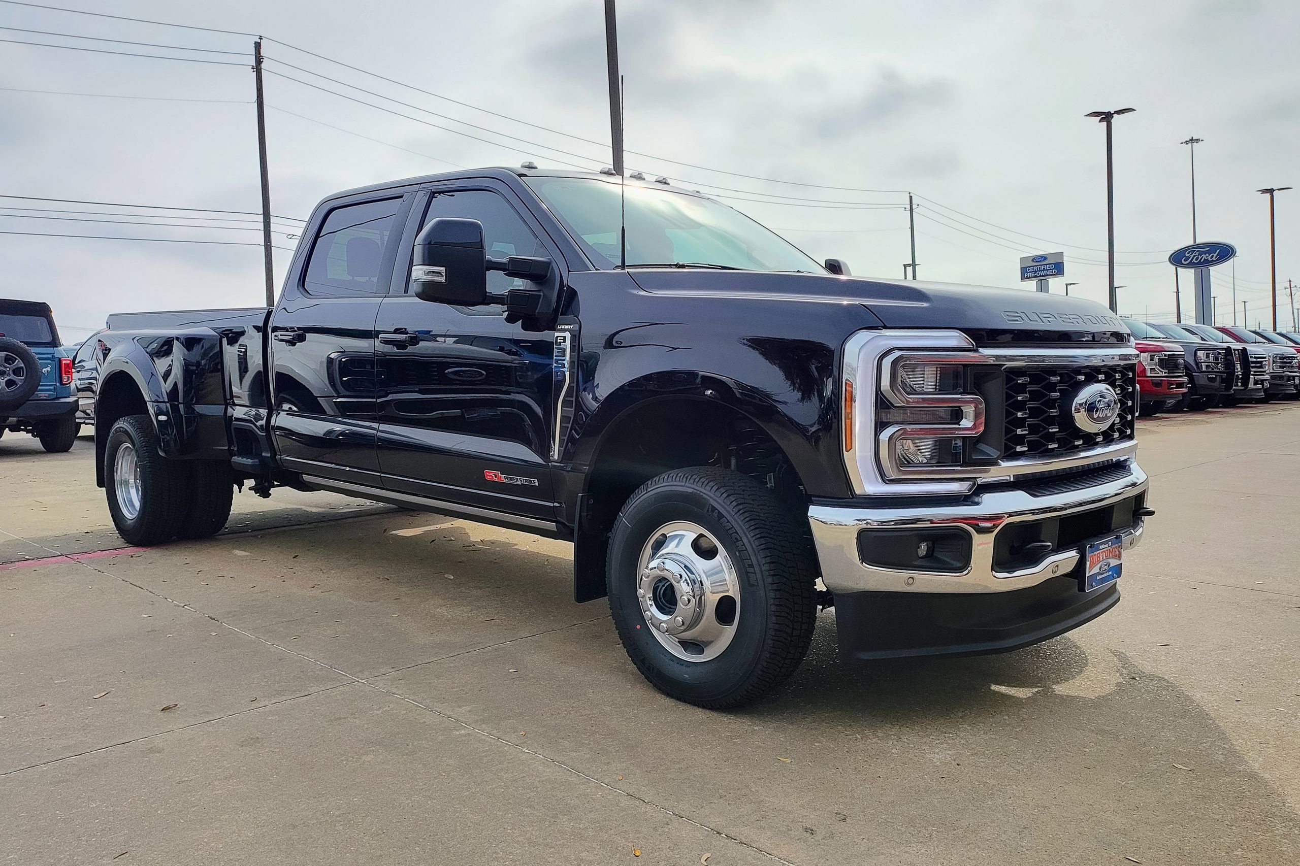 Certified 2022 Ford F250 Platinum w/ FX4 Off-Road Package AWD/4WD image 46