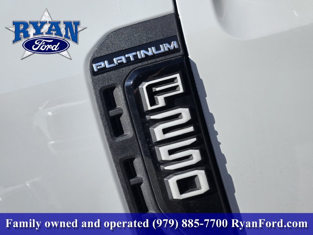 Certified 2025 Ford F250 Platinum w/ FX4 Off-Road Package AWD/4WD image 8