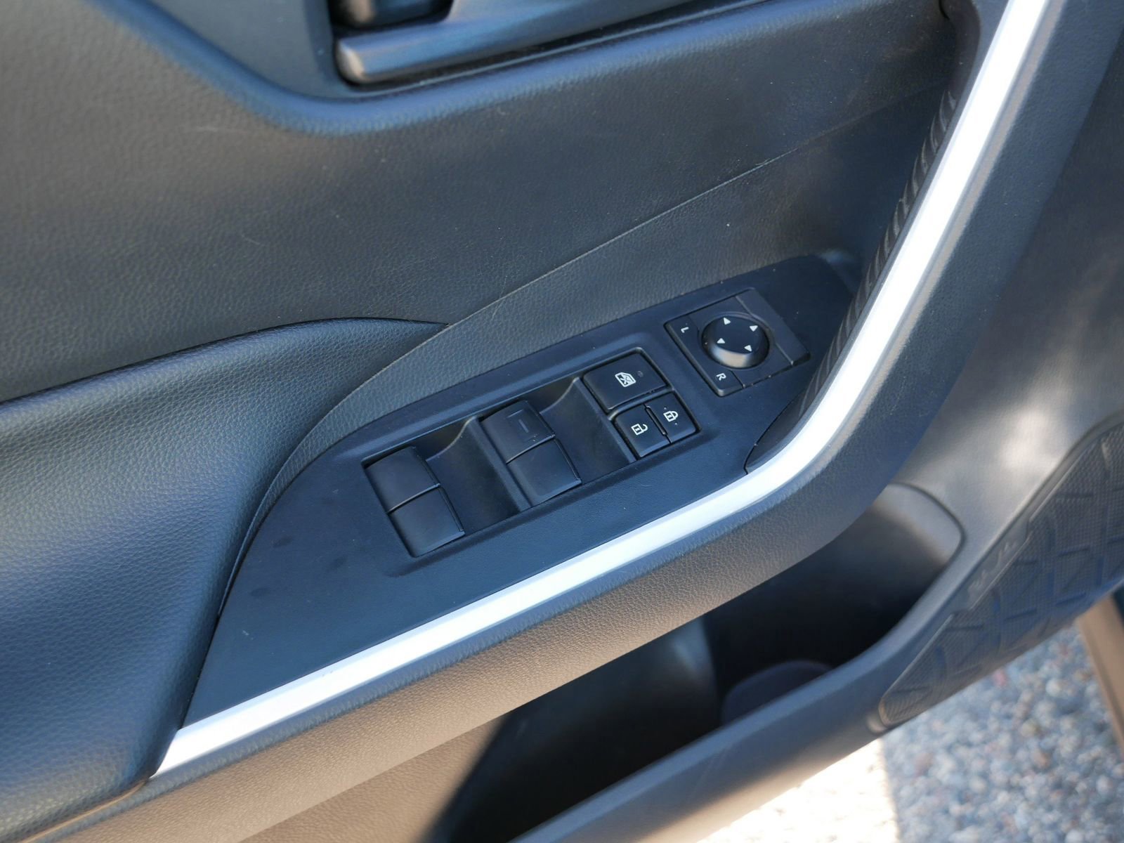 Used 2019 Toyota RAV4 LE w/ Carpet Mat Package AWD/4WD image 17