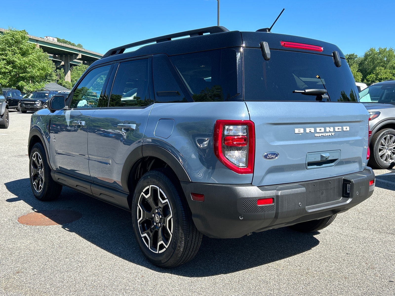 Certified 2025 Ford Bronco Sport Outer Banks w/ Outer Banks Tech Package+ AWD/4WD image 4