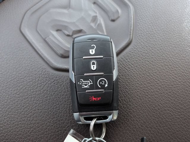 Used 2025 RAM 1500 Laramie AWD/4WD image 31