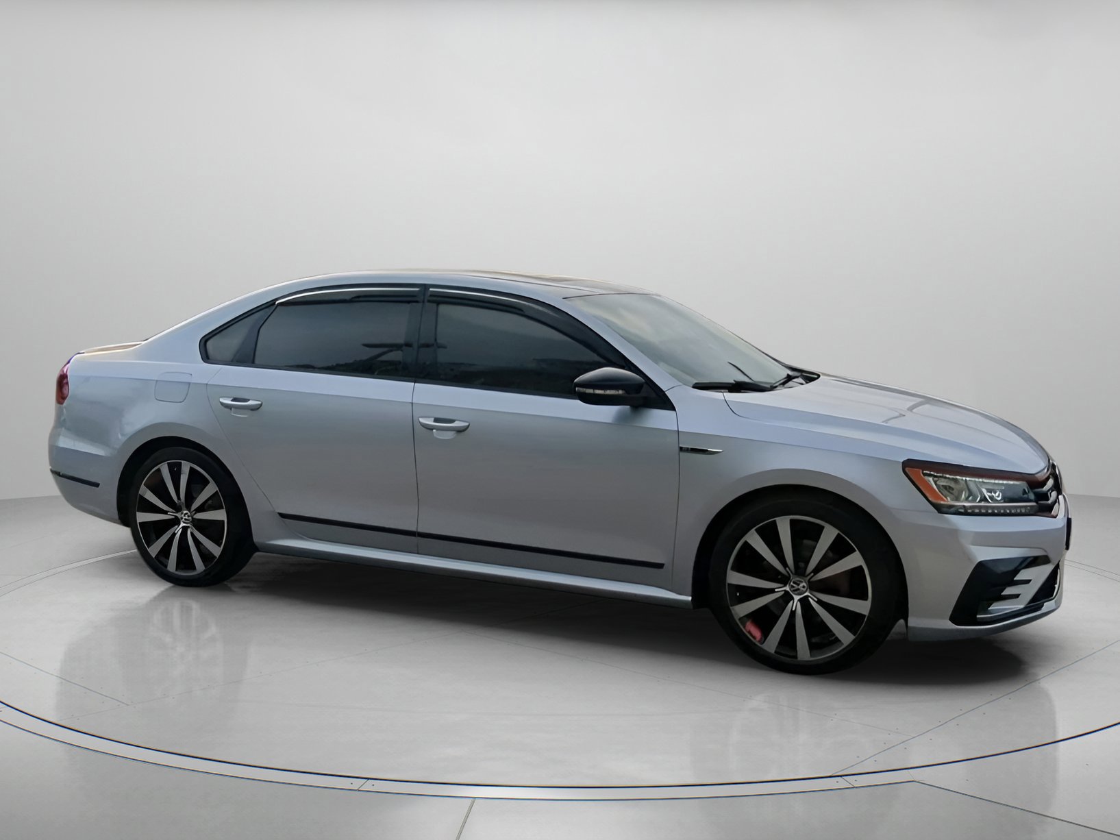 Used 2018 Volkswagen Passat GT image 30