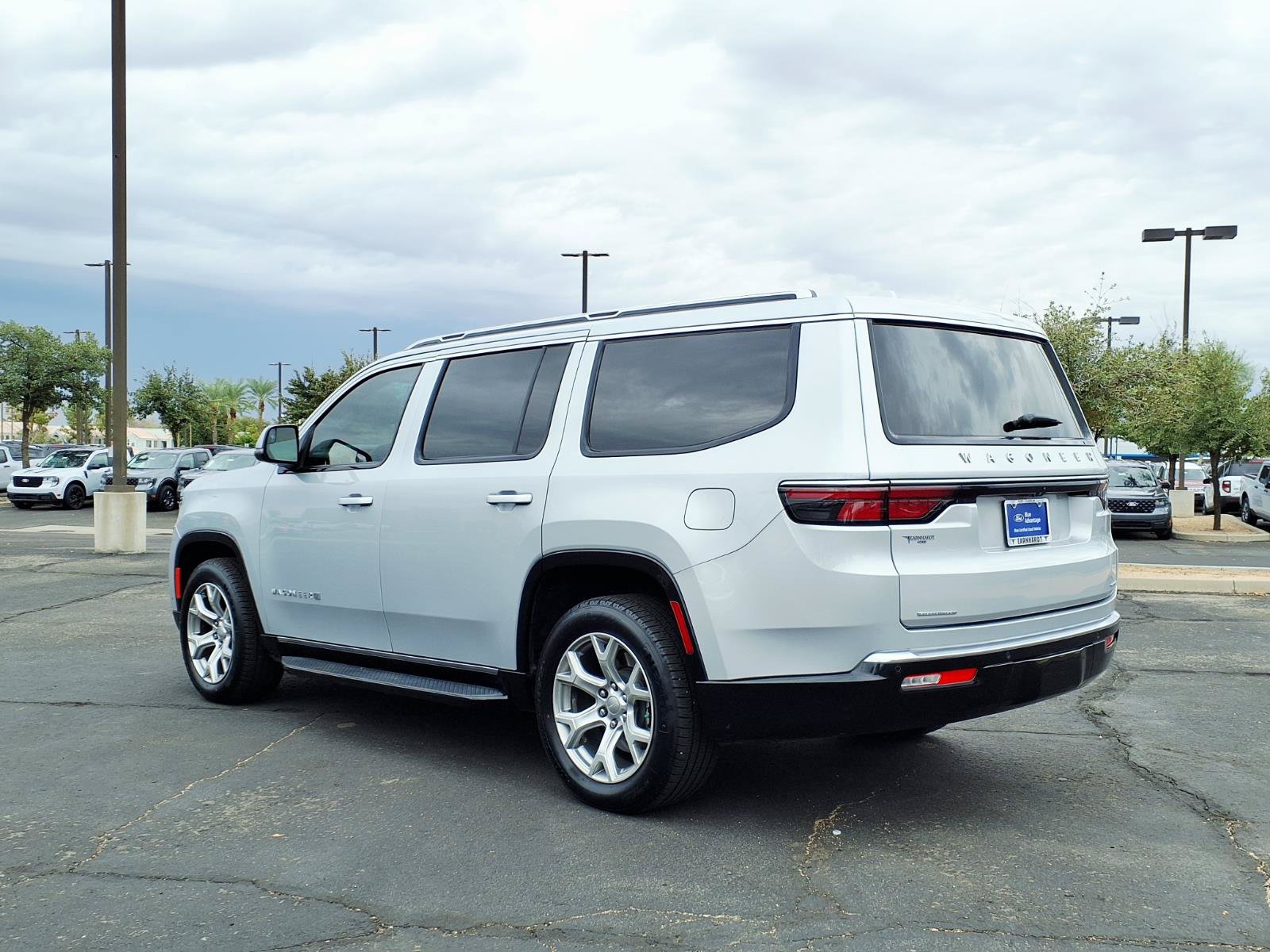 Used 2022 Jeep Wagoneer Series II AWD/4WD image 3
