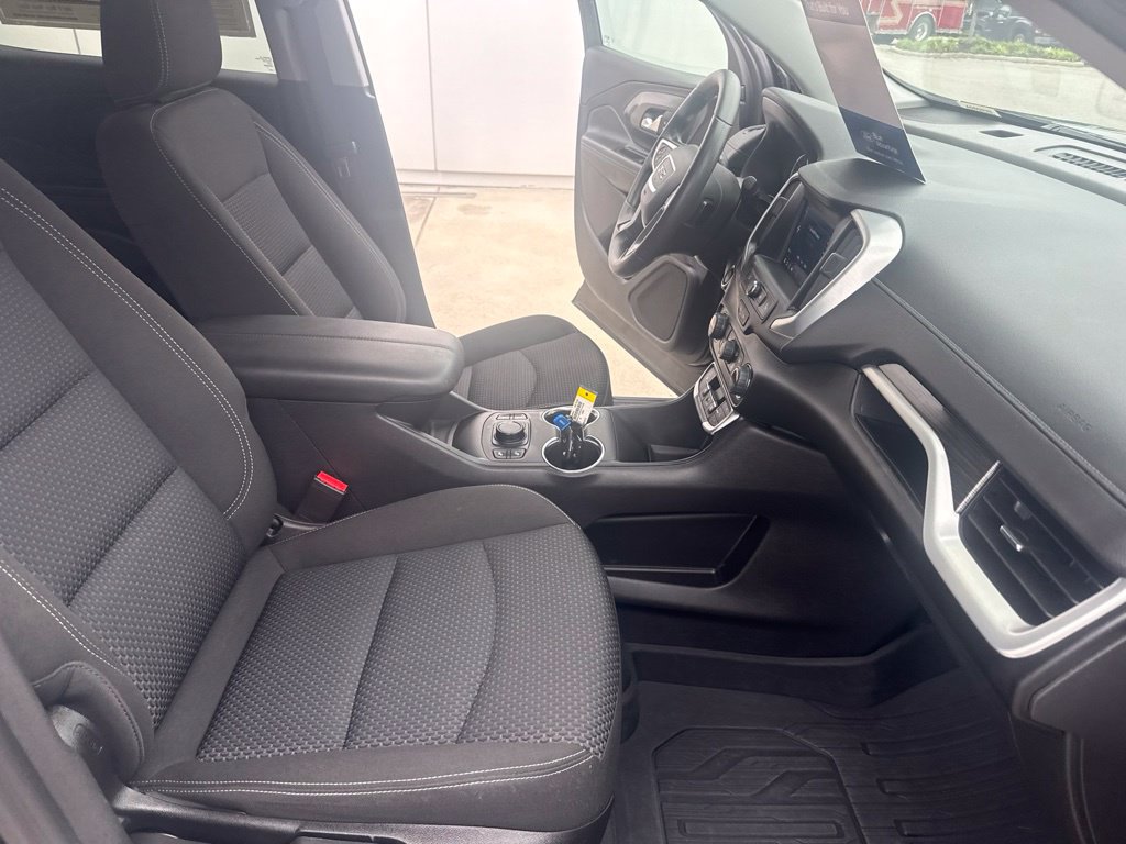 Used 2024 GMC Terrain SLE w/ Driver Convenience Package FWD image 33