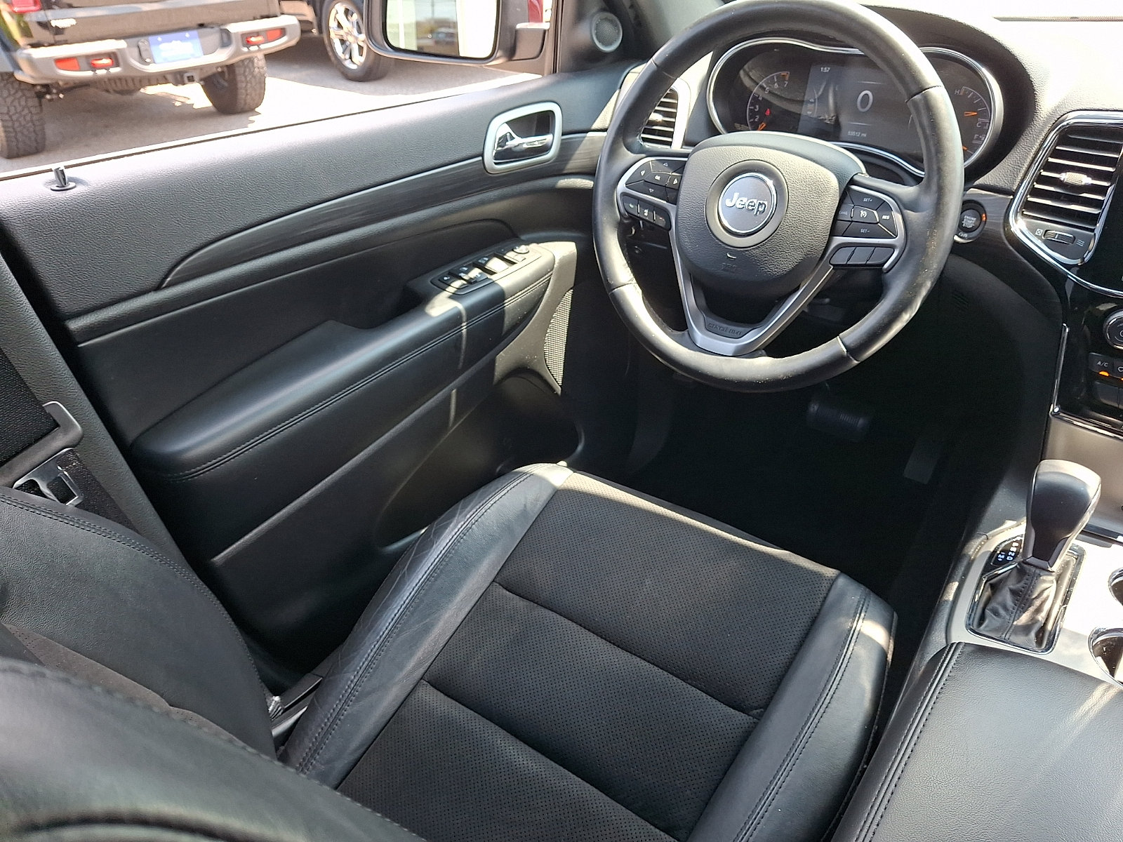 Used 2022 Jeep Grand Cherokee Laredo X AWD/4WD image 13