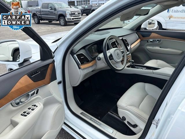 Used 2022 Volvo XC90 T6 Momentum AWD/4WD image 12