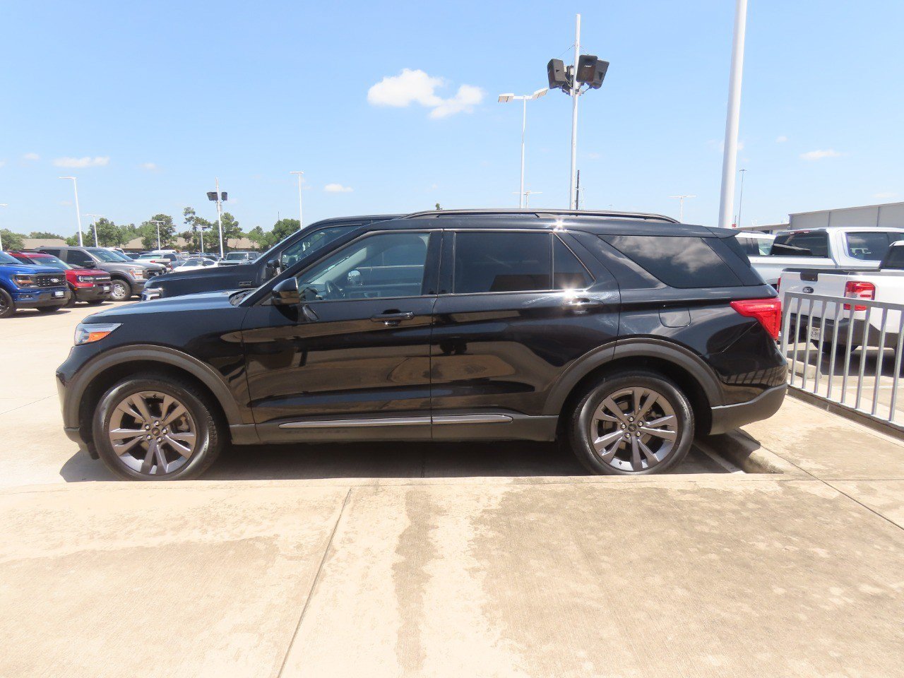 Certified 2023 Ford Explorer XLT w/ Equipment Group 202A RWD image 6
