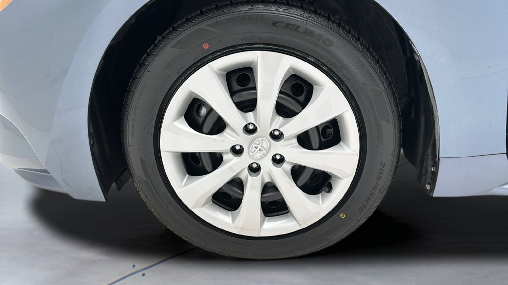 Used 2025 Toyota Corolla LE FWD image 9