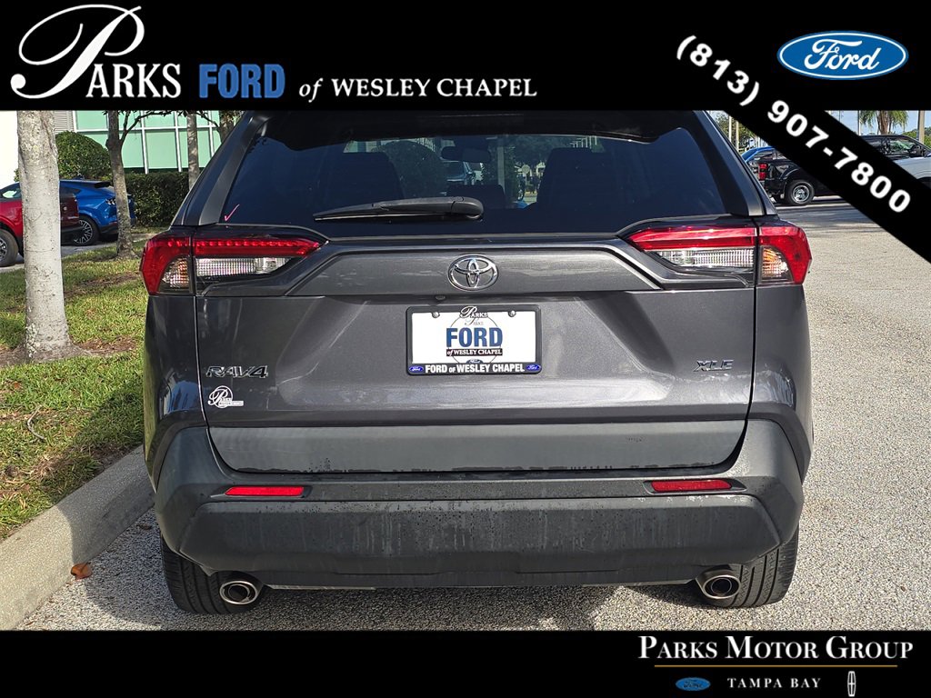 Used 2020 Toyota RAV4 XLE Premium image 5