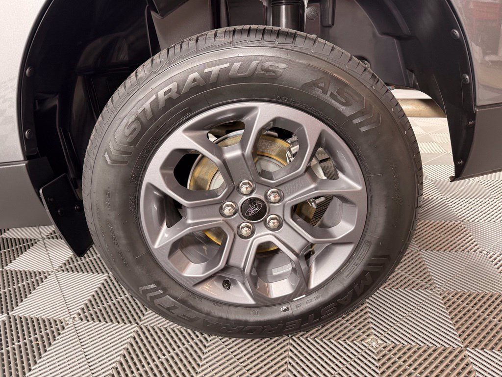 Certified 2025 Ford Maverick XLT w/ XLT Luxury Package FWD image 15