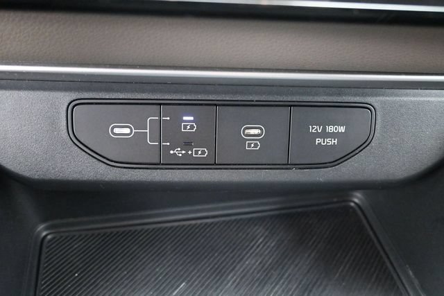 Used 2025 Kia Carnival FWD image 12