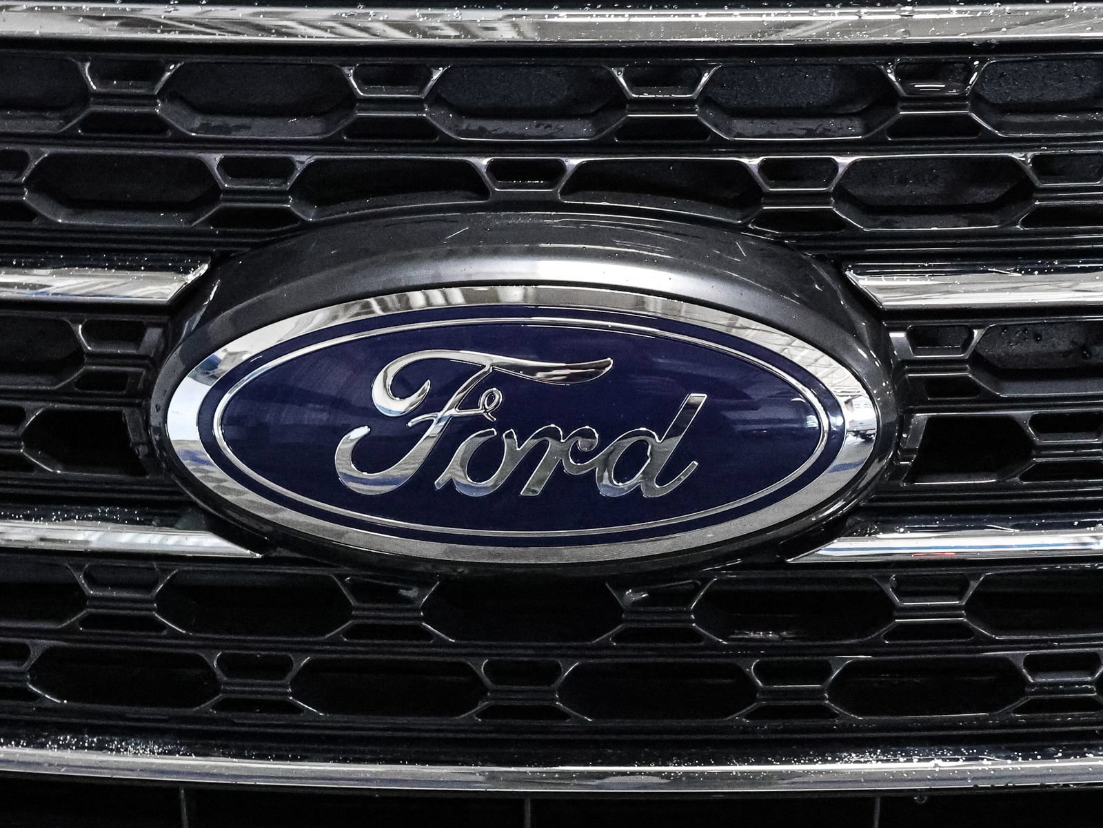 Certified 2024 Ford Explorer XLT w/ Equipment Group 202A AWD/4WD image 13