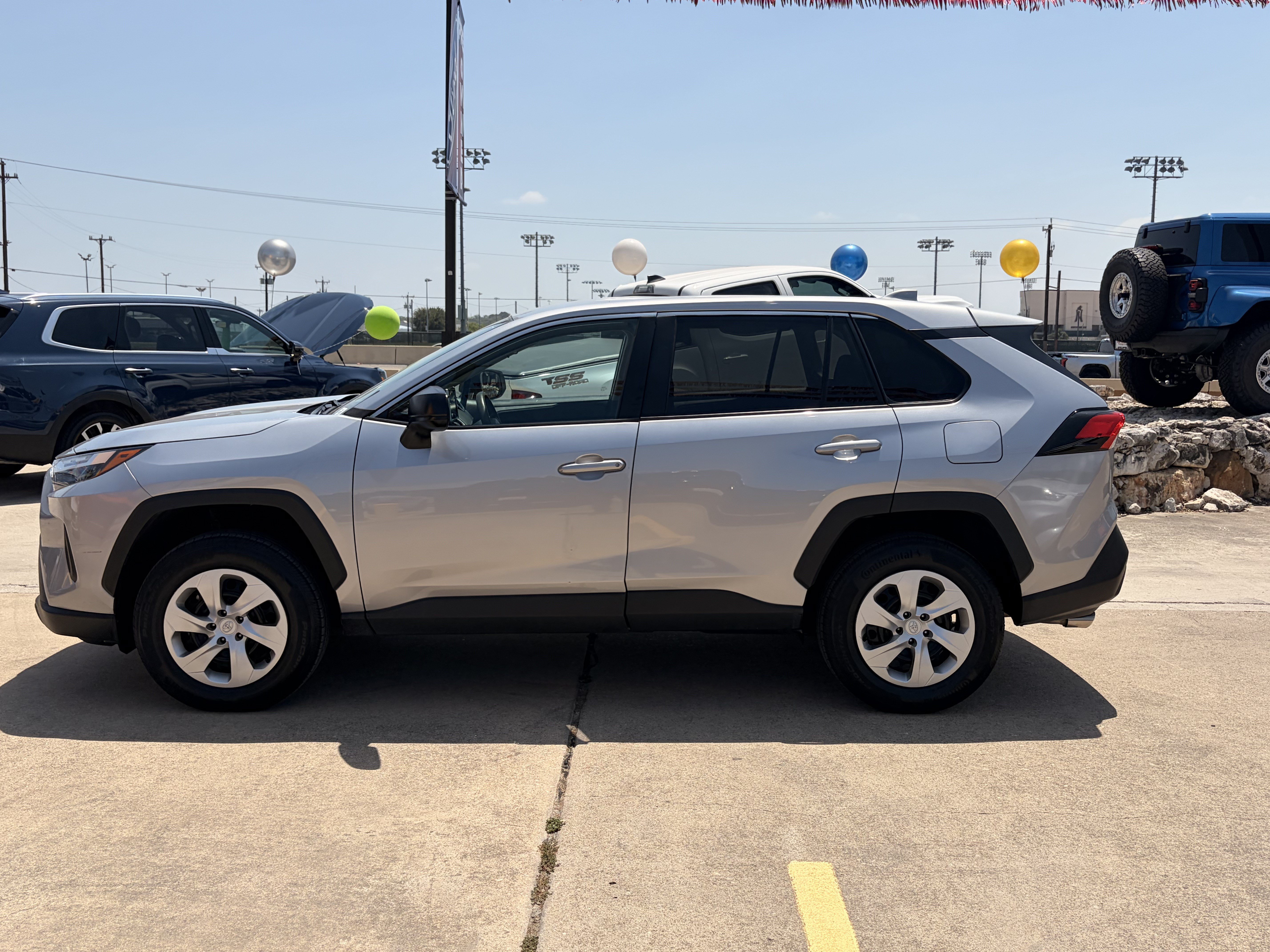 Used 2025 Toyota RAV4 LE AWD/4WD image 2