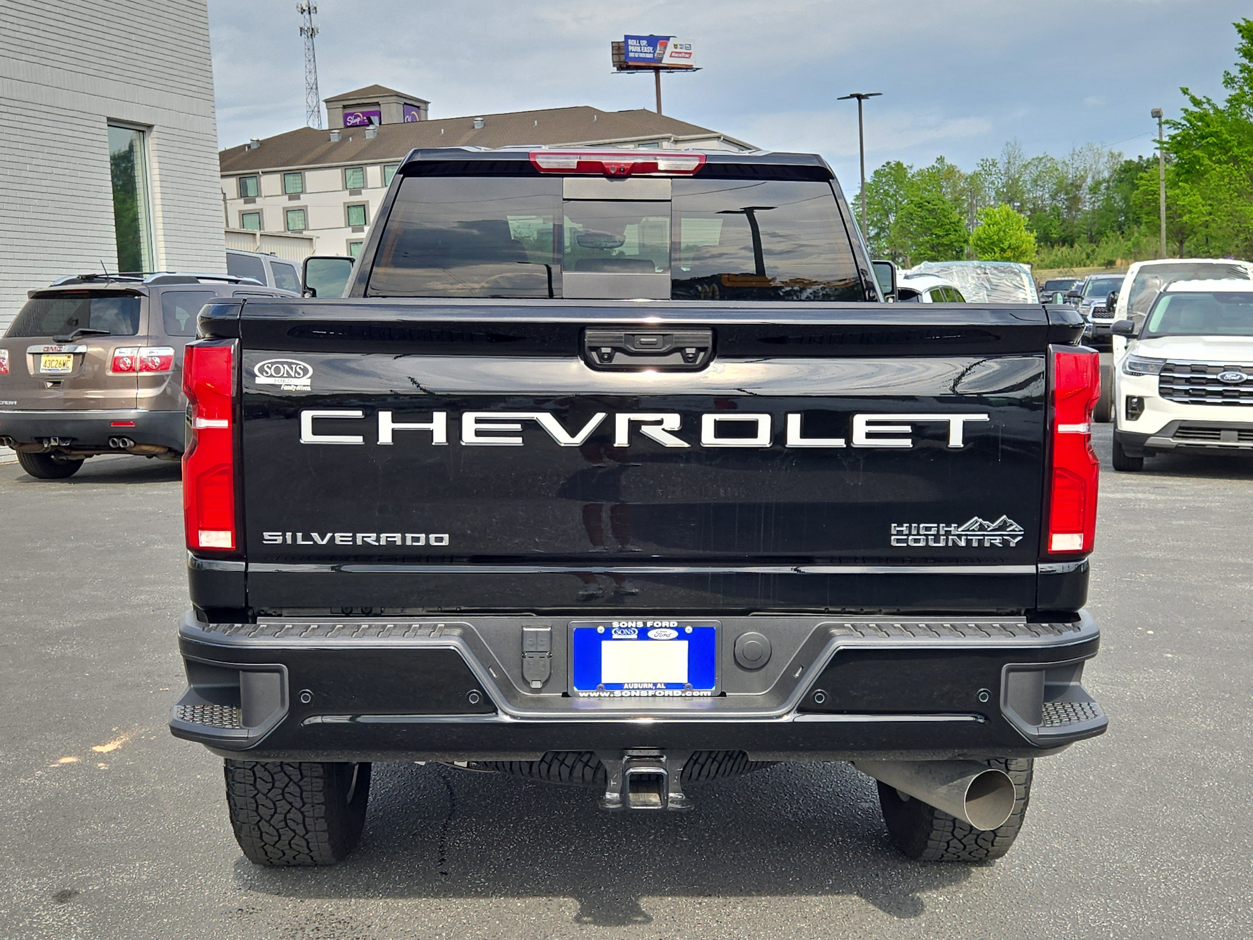 Used 2025 Chevrolet Silverado 2500 High Country w/ Technology Package image 5