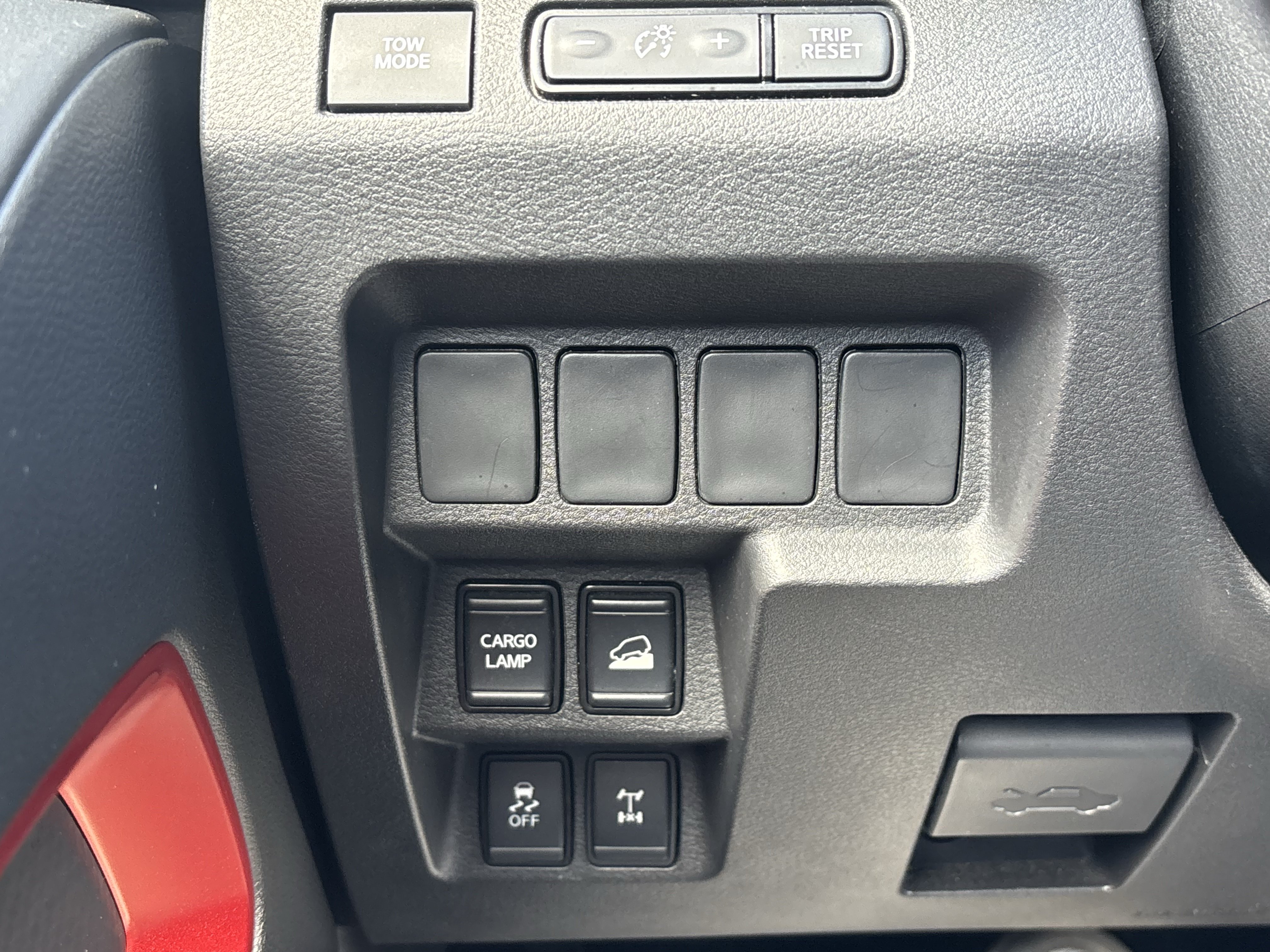 Used 2024 Nissan Frontier PRO-4X AWD/4WD image 39